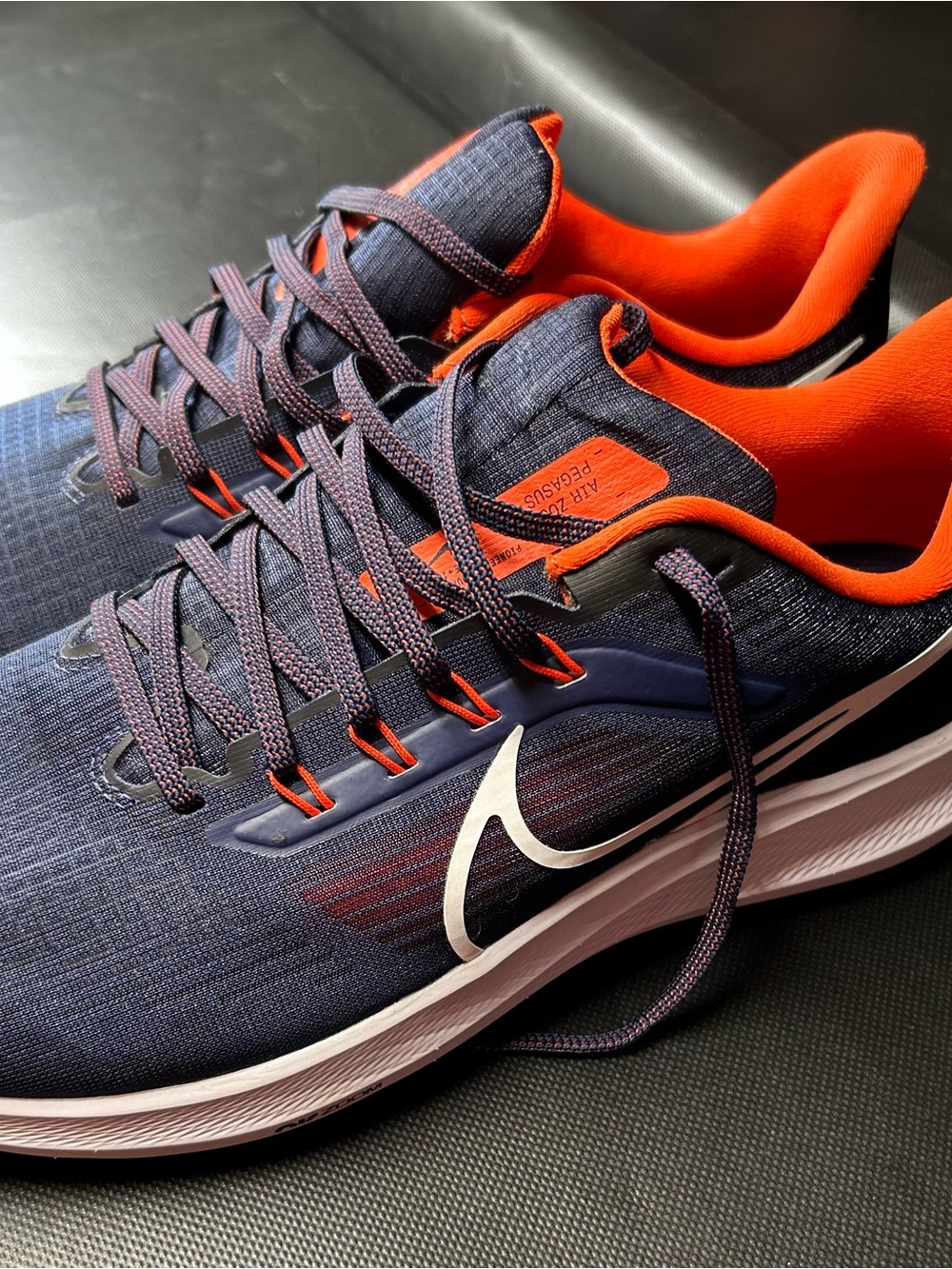 Nike Men's Air Zoom Pegasus +39 Custom Univ of VA, size 13